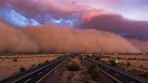 عاصفة ترابية تقطع الكهرباء في أريزونا