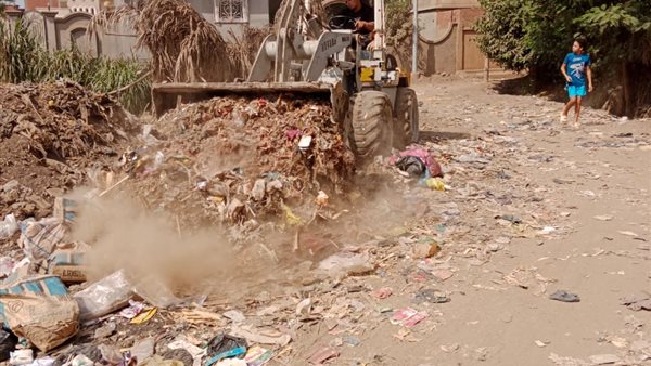 محافظ المنوفية يتابع جهود الوحدات المحلية في أعمال رفع تراكمات القمامة