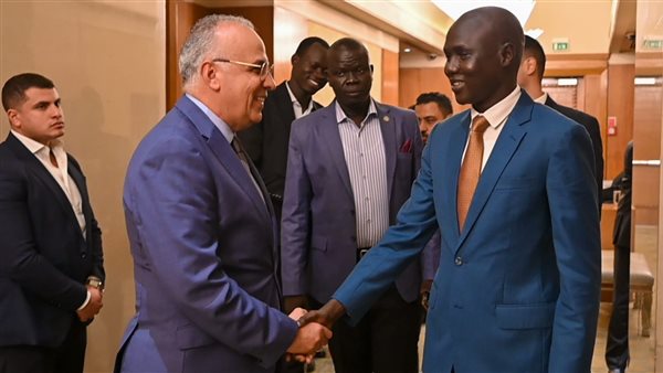 وزير الري يلتقى نظيره الجنوب سوداني لبحث التعاون
