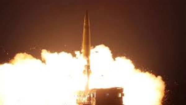 زعيم كوريا الشمالية يطلق صاروخًا بالستيًا يصل البر الأمريكي